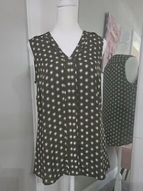 BANANA REPUBLIC Sleeveless V-Neck Sunburst Print Blouse